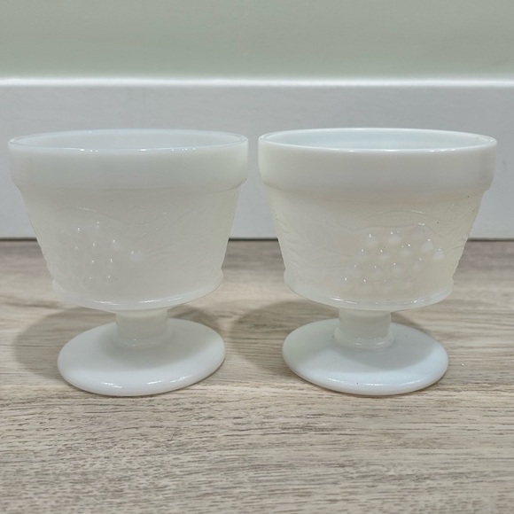Vintage Anchor Hocking Set of 2 Milk Glass Grape Leaf Mid Century Desert Cups - Picture 2 of 7